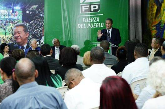 Leonel Fernández dice el gobierno no ha hecho nada por la UASD