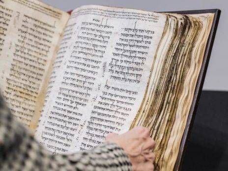 Biblia hebraica más completa y antigua sale a subasta a partir de 30 millones
