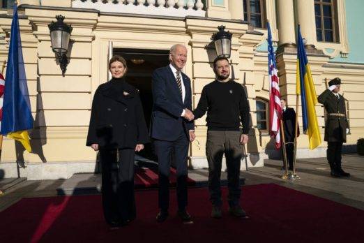Biden visita Kiev y anuncia unos 500 millones de dólares en ayuda militar