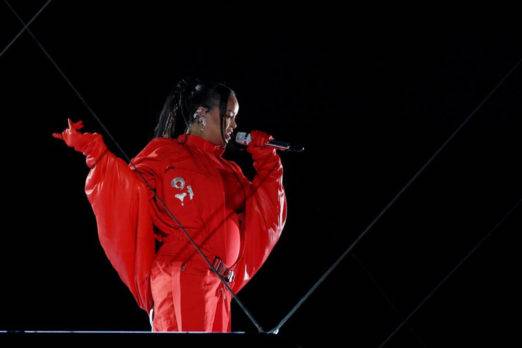 Rihanna revela su segundo embarazo en el Super Bowl