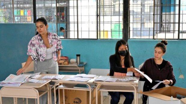 Ecuador duda de resultado de referendo