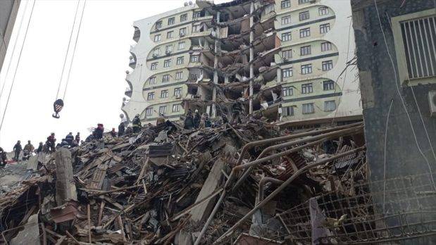 Más de 1.200 de muertos en Turquía y Siria por un terremoto de magnitud 7,8