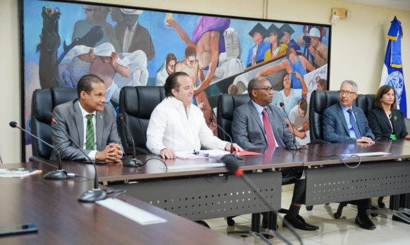 Presidencia reitera compromiso del Gobierno con la UASD