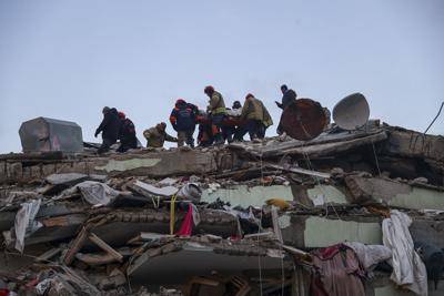Terremoto en Turquía: 5 miembros de una familia sobreviven 129 horas entre las ruinas de su casa