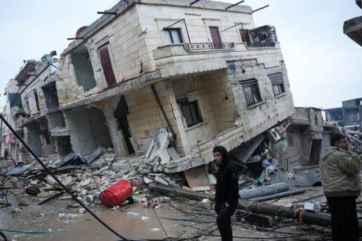 El número de muertos en el terremoto que asoló Turquía y Siria supera los 2.300