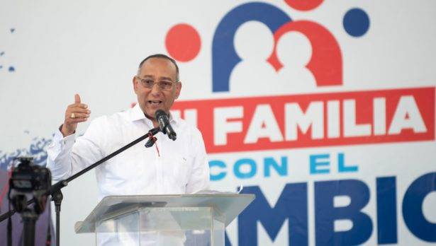Rafa Santos juramenta a más de 1,000 jóvenes en el movimiento “Mi Familia con el Cambio” en Espaillat