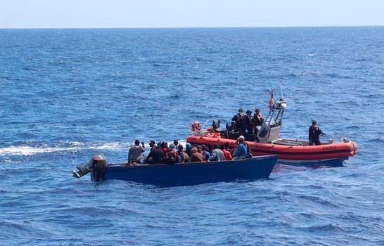 Detienen en Puerto Rico a 16 indocumentados iban  barco