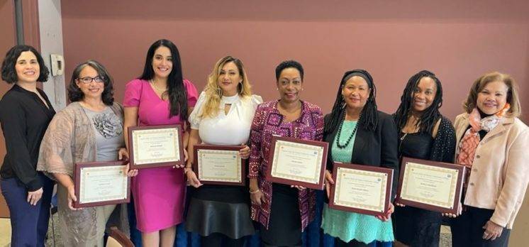 Universidad NYC reconoce mujeres hispanas líderes