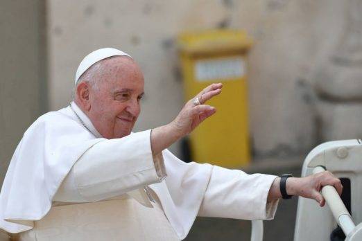 El papa Francisco a su salida del hospital: “Todavía estoy vivo. No tuve miedo»