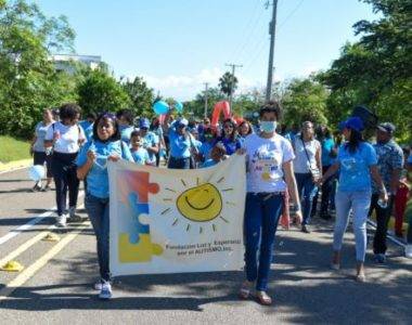 Invita a caminar por el autismo en Santiago
