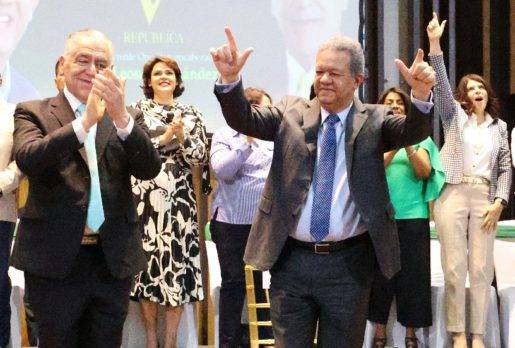 Leonel Fernández juramenta a Soto Jiménez en la FP