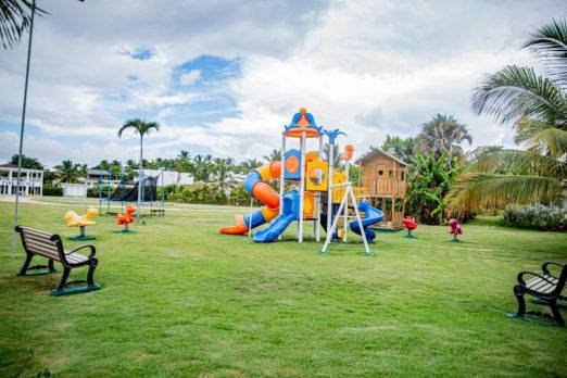 Area de ninos en Playa Palmera