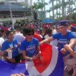 Al ritmo de merengue típico dominicanos celebran victoria en Clásico Mundial