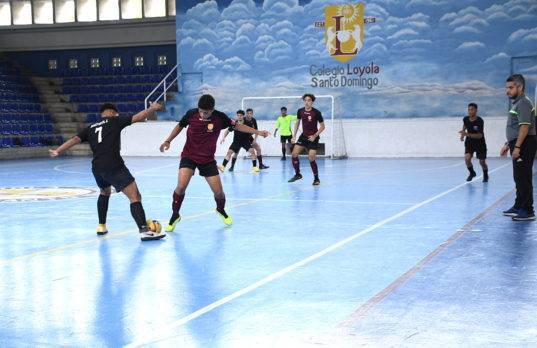 Foto 18 Colegio Loyola y Colegio Claret realizando el primer juego XLII Copa de Futbol Loyola 2023