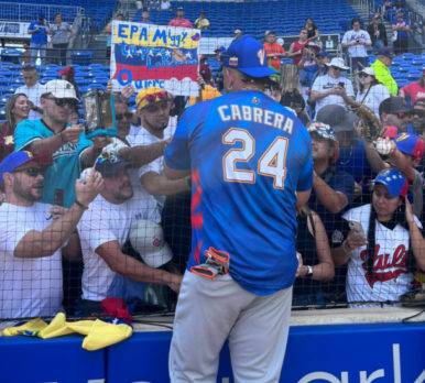 Fanáticos venezolanos abarrotan Miami para el juego contra RD