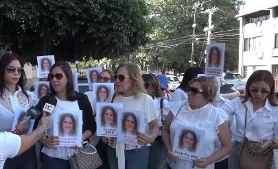 «¡Todos con Patricia!» Grupo se manifiesta en apoyo a la funcionaria