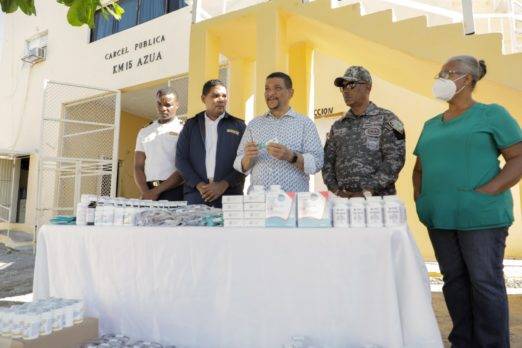 Gabinete de Política Social entrega medicamentos en Azua