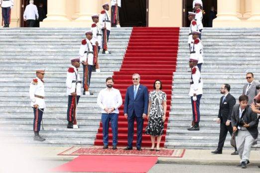 Abinader recibe al presidente de Chile Gabriel Boric