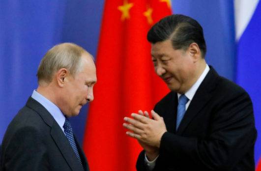 Putin y Xi concluyen tras 4,5 horas su reunión informal en el Kremlin