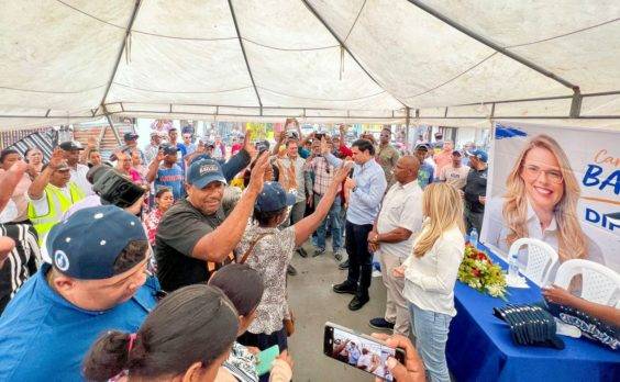 Robertico juramenta en el PRM exdirigentes y activistas del PLD en Hato Mayor