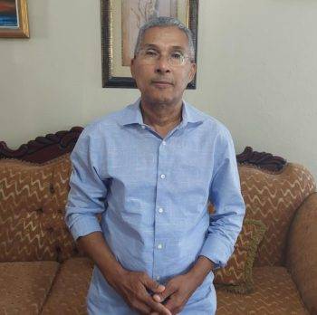 Expresidente del Colegio Médico denuncia atropello de la Policía Nacional