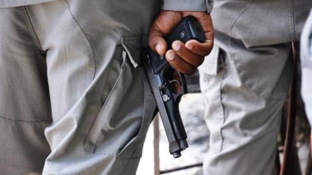 Investigan policías mataron joven en “intercambio” de disparos