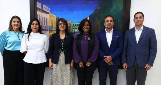 Maria Alicia Urbaneja, Christy Luciano, Josefina Navarro, Dania Heredia, Felipe Beltrán y Jorge Subero.