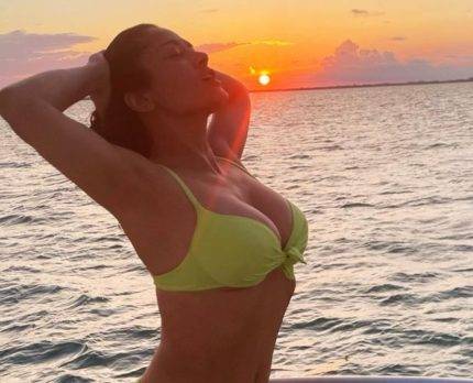 Las candentes fotos de Salma Hayek en bikini a sus 56 años