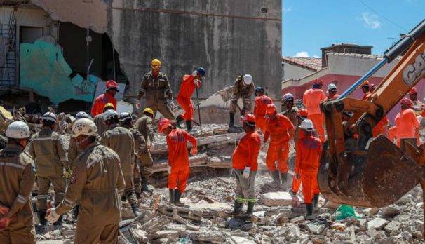Desplome de edificio residencial en Brasil deja al menos cinco muertos