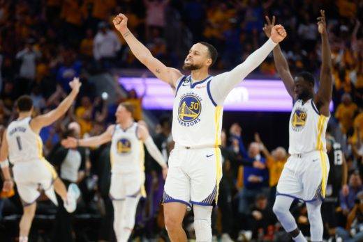 Curry y Warriors derrotan a Kings 126-125; empatan la series 2-2