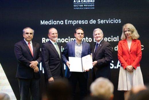 Reconocen a Alpha Finanzas por propiciar la inclusión financiera de los dominicanos