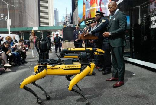 Nueva York presenta nuevos robots que ayudarán a policía en patrullaje