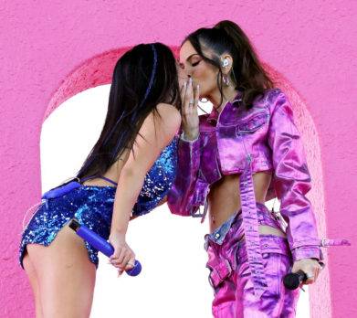 Video: El beso de Natti Natasha y Becky G en Coachella que encendió las redes sociales
