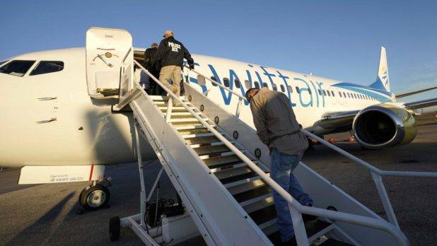 EE.UU. reanuda los vuelos de deportación de migrantes a Cuba