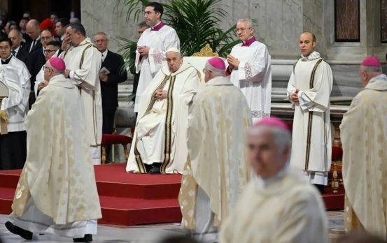 El papa pide a los sacerdotes que eviten las divisiones en la Iglesia