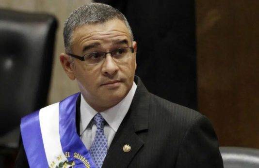 Condenan a 14 años de prisión a expresidente de El Salvador por hacer pactos con pandillas