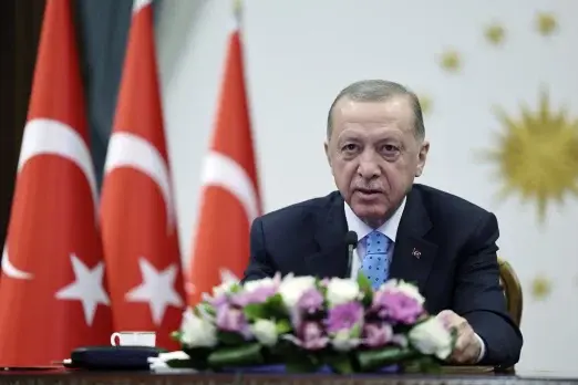 Erdogan y la oposición turca aseguran a sus seguidores que vigilarán el recuento electoral