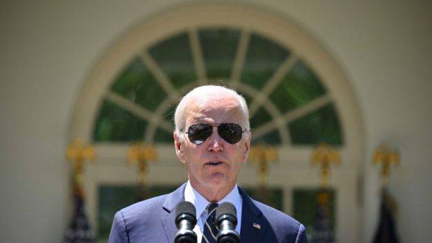 Biden y líder republicano logran pacto  para elevar  techo de deuda de EEUU
