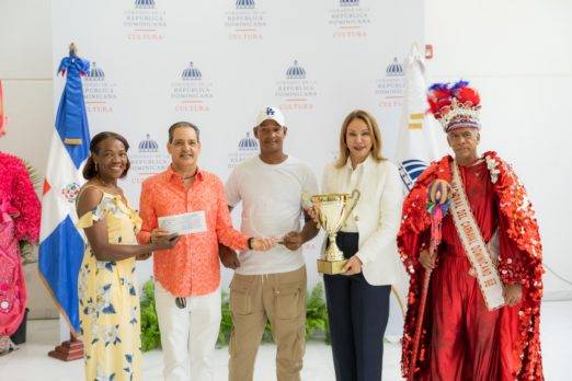Cultura entrega premios a ganadores del Desfile Nacional de Carnaval 2023