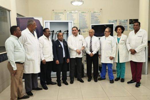 Tras protestas, SNS designa 53 nuevos colaboradores en Hospital Salvador B. Gautier