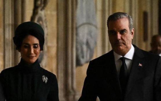 Luis Abinader y Raquel Arbaje salen de Reino Unido tras asistir coronación de Carlos III