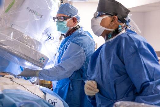 Realizan el primer implante del mundo de terapias combinadas para insuficiencia cardíaca