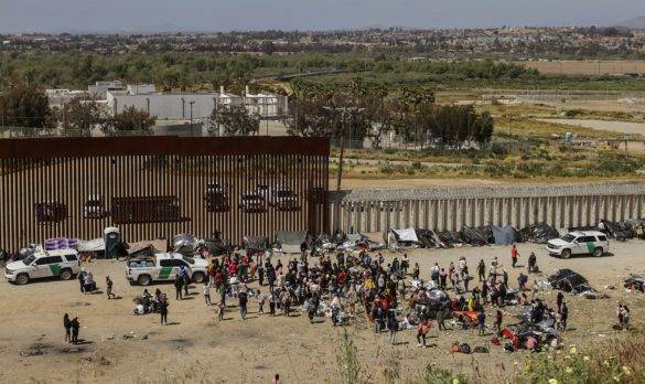 México afirma que el flujo migratorio desciende tras el fin del Título 42