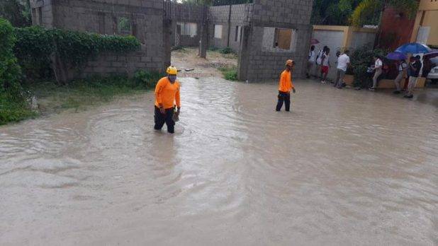 Fotos y videos: Lluvias causan inundaciones en Santo Domingo
