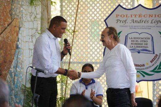 Raúl Di Blasio recibe acogida del senador Carlos Gómez en su visita a Moca