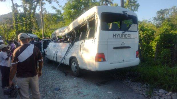 Hato Mayor: al menos cinco estudiantes muertos en accidente entre camión y autobús escolar