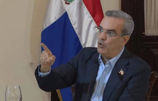 Abinader cancela a funcionarios por apropiarse de terrenos de campesinos en San Juan