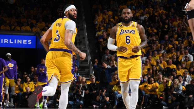 Lakers muestran disgusto con árbitros
