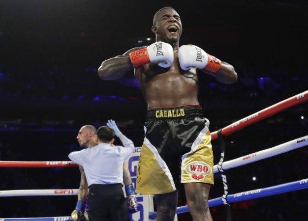 Carlos Adames sigue duro en el boxeo.