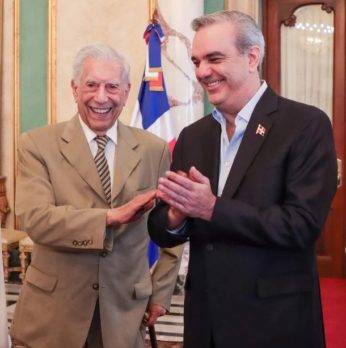 A propósito de Vargas Llosa, ¿Cuáles otras figuras internacionales han adquirido nacionalidad dominicana?